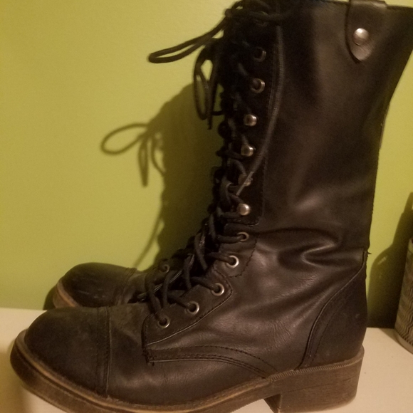 Shoes - 🍭5/$30🍭 Black Lace Up Combat Boot